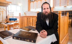 19468_Rabin-Pinchas-Pomp