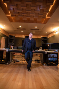 2237_Pawel_Sek_in_Studio