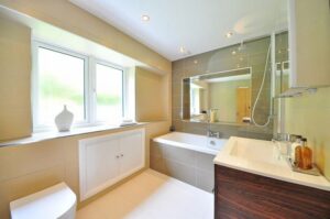 28418_bathroom-1336167_1280-750x498