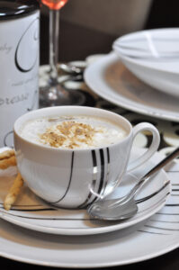 4593_Yvonne_Petra_nowosc_Cmielow