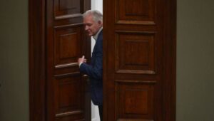 55518_40047959_40047940