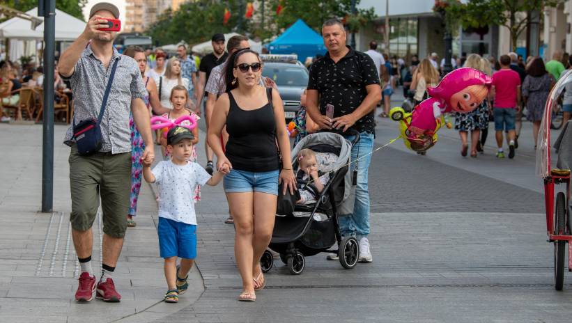 55638_40095573_40095560