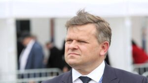 55672_40111756_40111752