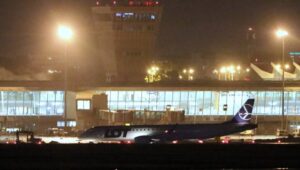 55700_40128753_40128744