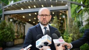 55840_40170264_40170008