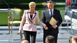 56006_40240425_40240295