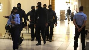 56079_40268570_40268566