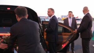 56093_40275504_40275495