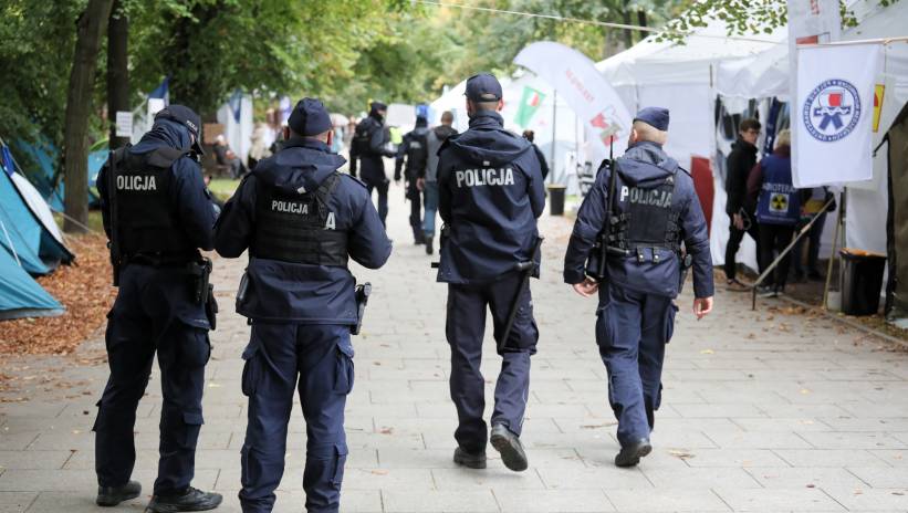 56253_40349805_40349801