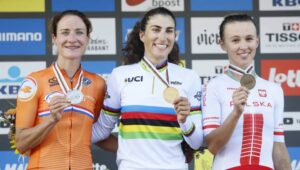 56585_40411359_40410083