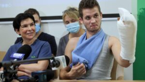 56693_40455256_40455202