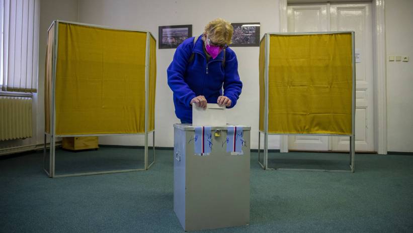 56910_40530789_40530786