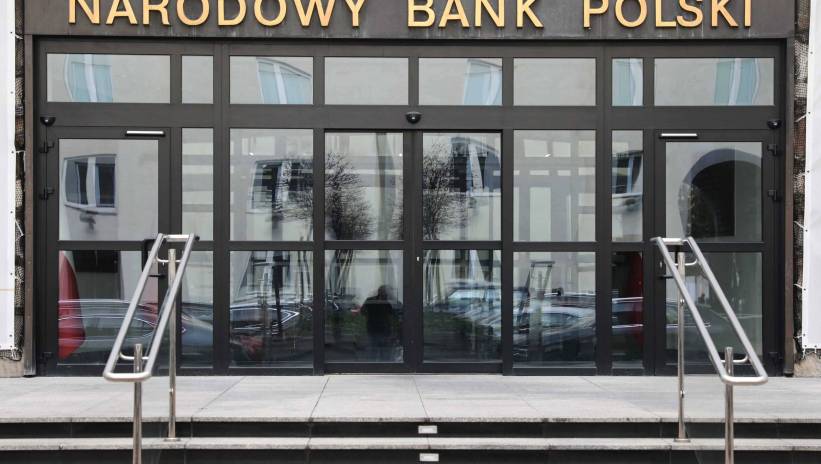 56982_40553193_40505073