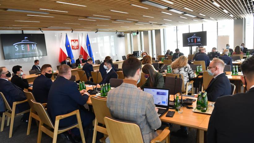 56983_40553398_40552322