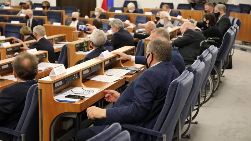 57364_40705621_39263146