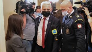 58048_40955874_40954906