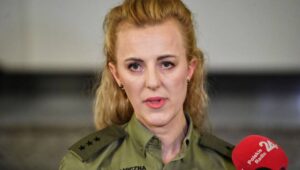 58064_40966644_40966640