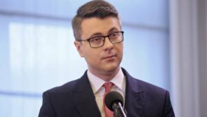 59382_41400439_41400419