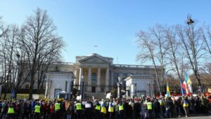 60235_41700235_41700156