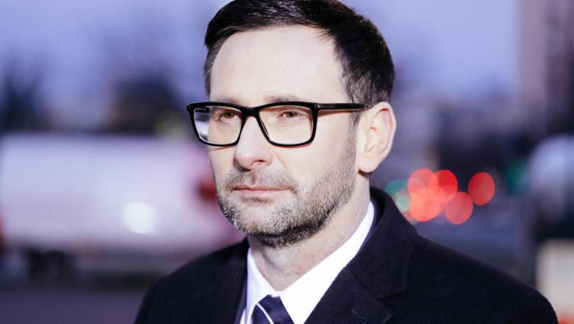 60566_41782376_41781974