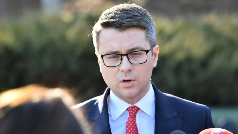 60698_41810613_41810609