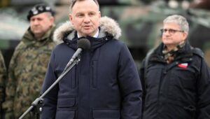 60700_41811202_41811143