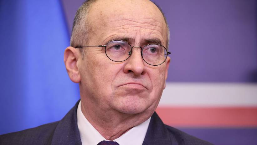 61114_41912184_41910156