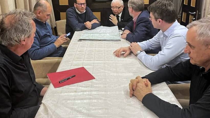 61152_41925499_41925488