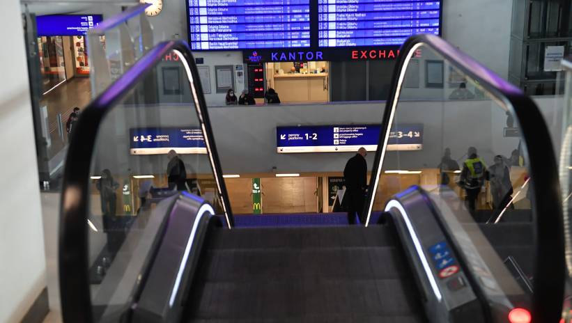 61227_41949036_41948738