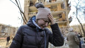 61305_41970730_41970726