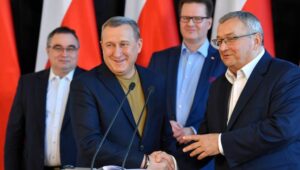 61588_42021586_42021579