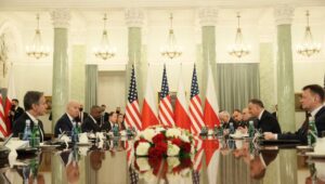 61622_42032329_42032303