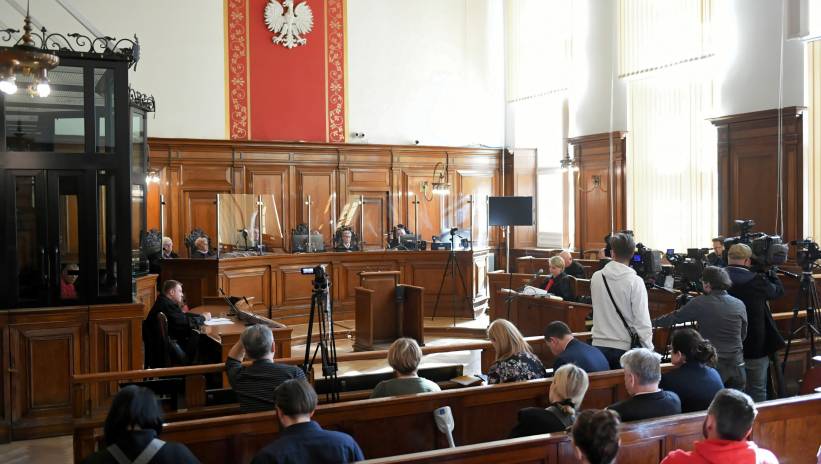 61669_42043321_42043310