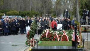 62497_42194164_42194154