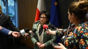 62625_42240805_42240804