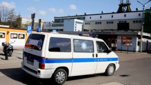 62708_42272482_42272474