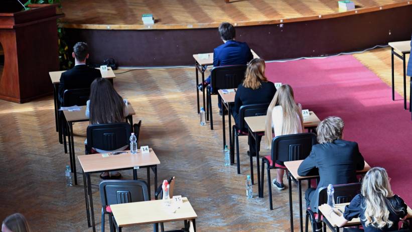 63126_42385600_42385574