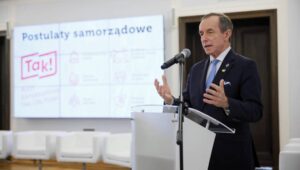 63573_42549398_42549396