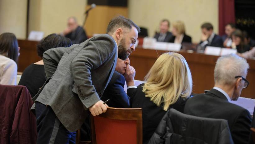 64076_42671853_42671396