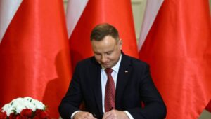 65048_42941862_41145839