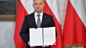 65085_42961800_42960885