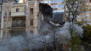 68241_43768668_43768659