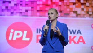 68245_43769321_43769322