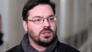 68729_43897470_43896687