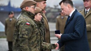 68828_43926896_43926335