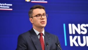 69594_44128687_44128649