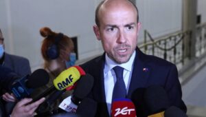 69803_44194156_41419580