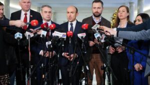 69846_44212061_44212059