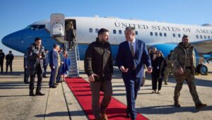 70143_44250669_44250668