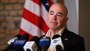 71724_44642314_44641333